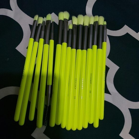 Docolor Eyeshadow Brush Set 15Pcs Green Eye Makeup Synthetic Brushes With  Case - Picture 11 of 12